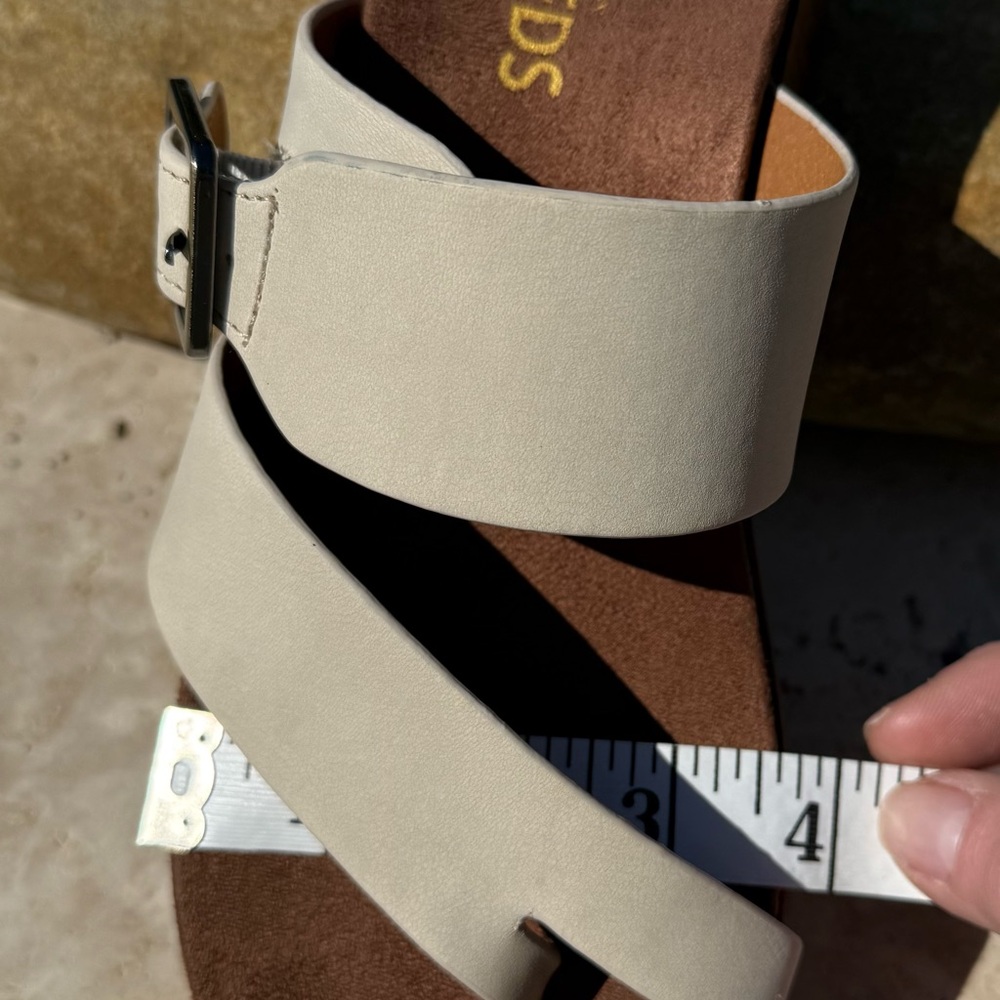 White Mountain Cream and Brown Sandals - Picture 12 of 13